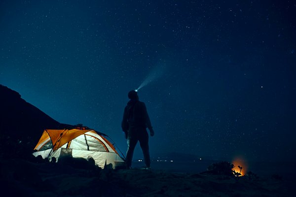Comment faire du camping en haute montagne pendant la saison des étoiles filantes ?