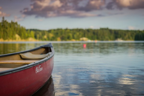 Quels sont les meilleurs itinéraires pour une aventure en canoë en Suède ?